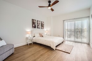 3 bedrooms, desk, WiFi, bed sheets