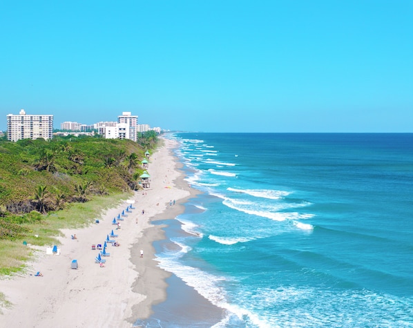 Am Strand, Liegestühle, Strandtücher