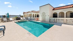 Pool - Modern & Chic 5th Ave Historic Naples (Naples)