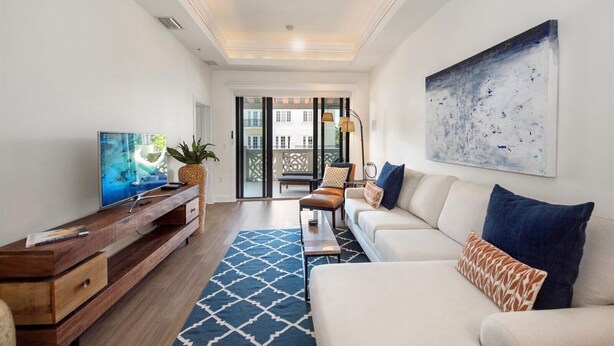 TV, offices - Modern & Chic 5th Ave Historic Naples (Naples)