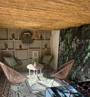 Games room - Isle 2-bed Retreat- Sleeps 4, Garden & Games Room (Cowes)