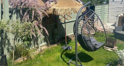 Isle Escape Retreat- Sleeps 4, Garden & Games Room