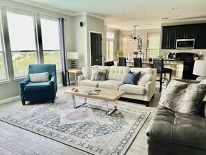 Smart TV, fireplace, stereo, offices - Best View in SATX! Exclusive Hilltop Gem|POOL|HTub (San Antonio)