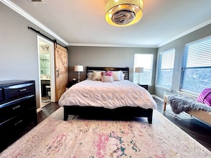 5 bedrooms, desk, iron/ironing board, free WiFi