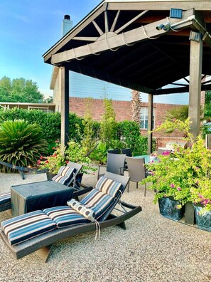 Outdoor dining - Best View in SATX! Exclusive Hilltop Gem|POOL|HTub (San Antonio)