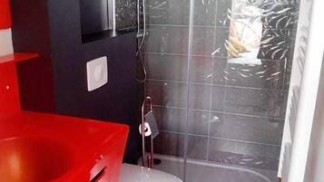 Ducha, secador de pelo, toallas