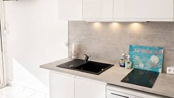 Fridge, microwave, dishwasher, coffee/tea maker