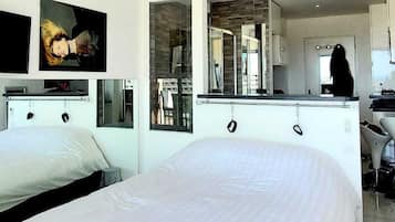 Iron/ironing board, WiFi, bed sheets