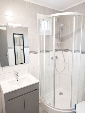 Shower, hair dryer, towels - Naturiste Cap d'Agde Port Vénus 113 (Agde)
