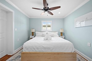2 bedrooms, desk, iron/ironing board, travel crib - Stylish 2-Bedroom, 2-Bathroom Home with Pool – Just Steps from the Beach! (Jupiter)