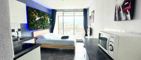 Fer et planche Ă repasser, Wi-Fi, literie fournie