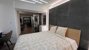 مكواة/لوح كي وواي فاي وملاءات أسرّة