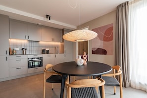 House | Dining - Spacious Apartment in Den Haag With View (The Hague)