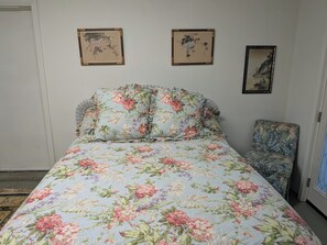 1 bedroom, WiFi, bed sheets - Peaceful and Centrally Located Place. Be at Home in the Heart of Pensacola. (Pensacola)