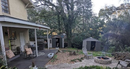 Peaceful and Centrally Located Place. Be at Home in the Heart of Pensacola.