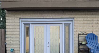 Peaceful and Centrally Located Place. Be at Home in the Heart of Pensacola.