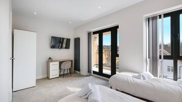 5 bedrooms, iron/ironing board, free WiFi, bed sheets