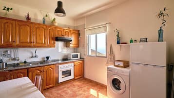 冰箱、微波炉、烤箱、炉灶