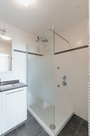Apartment | Bathroom - Seaview Apartment in De Haan for two (De Haan)