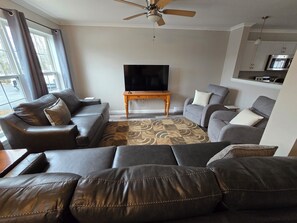 Smart TV - Acadia Villas!  4A Lexi:  A private neighborhood nestled in the woods. (Trenton)