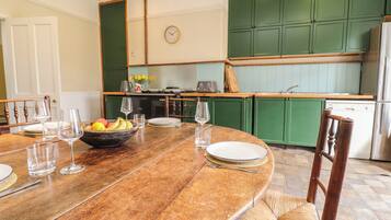 Dishwasher, cookware/dishes/utensils
