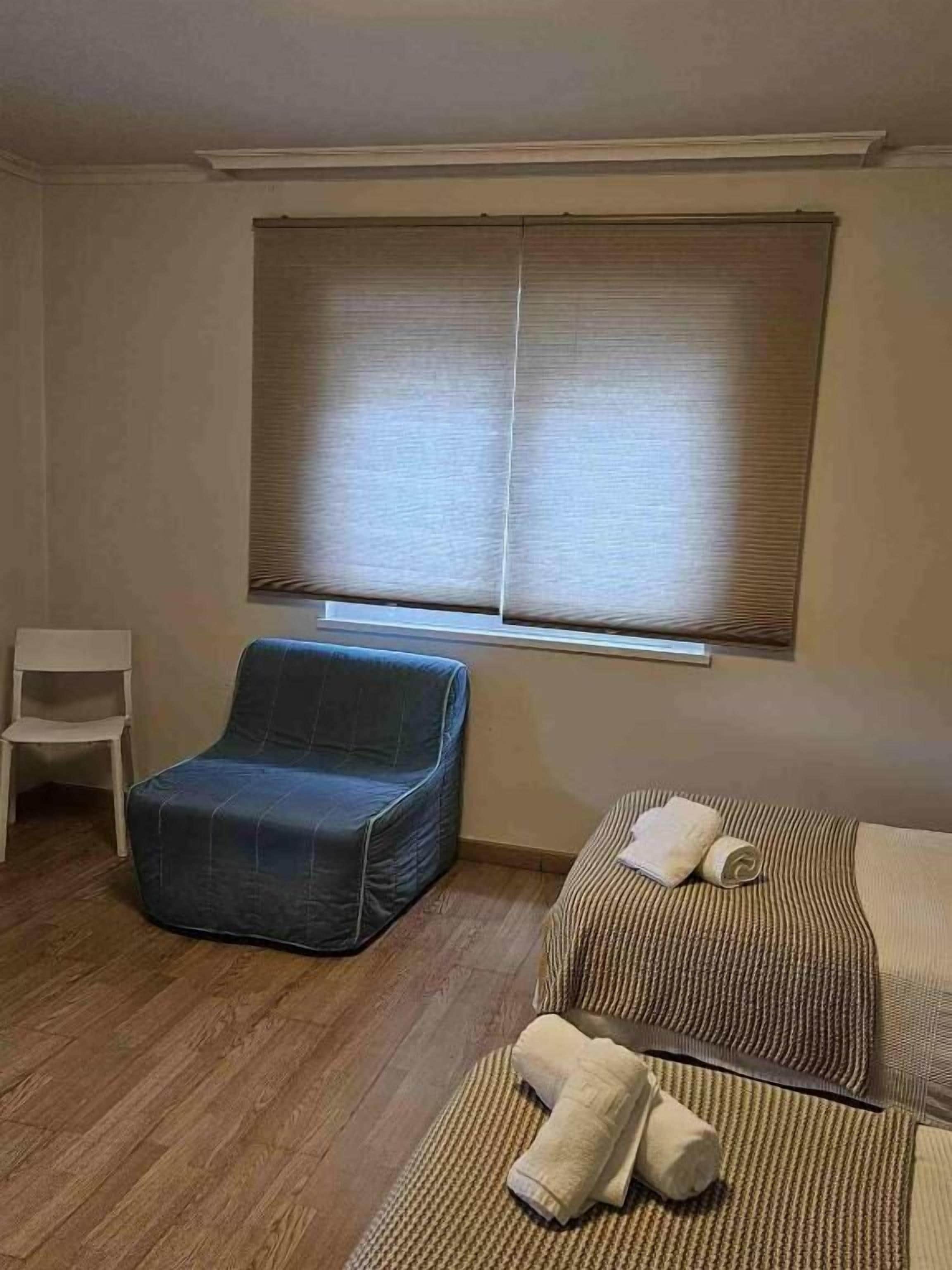 Kahden hengen perushuone yhdelle, kaupunkinäköala | Ylelliset vuodevaatteet, untuvapeitot, yksilöllisesti sisustettu