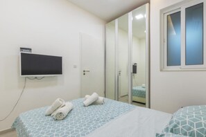 2 bedrooms, iron/ironing board, WiFi, bed sheets