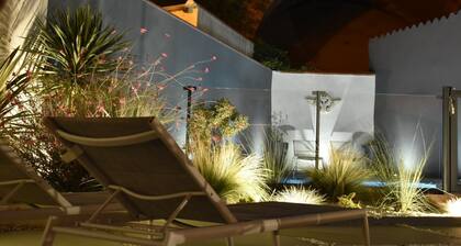 À 50m de la plage ! Chambre moderne + piscine