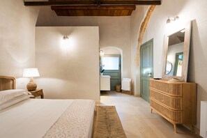 6 bedrooms, in-room safe, iron/ironing board, free WiFi