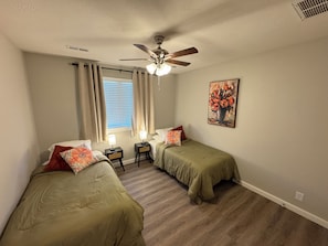3 chambres, fer et planche à repasser, Wi-Fi, draps fournis