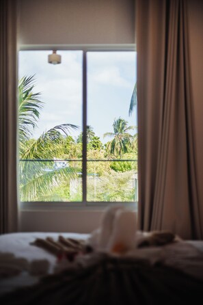 Caja de seguridad en la habitación y escritorio 