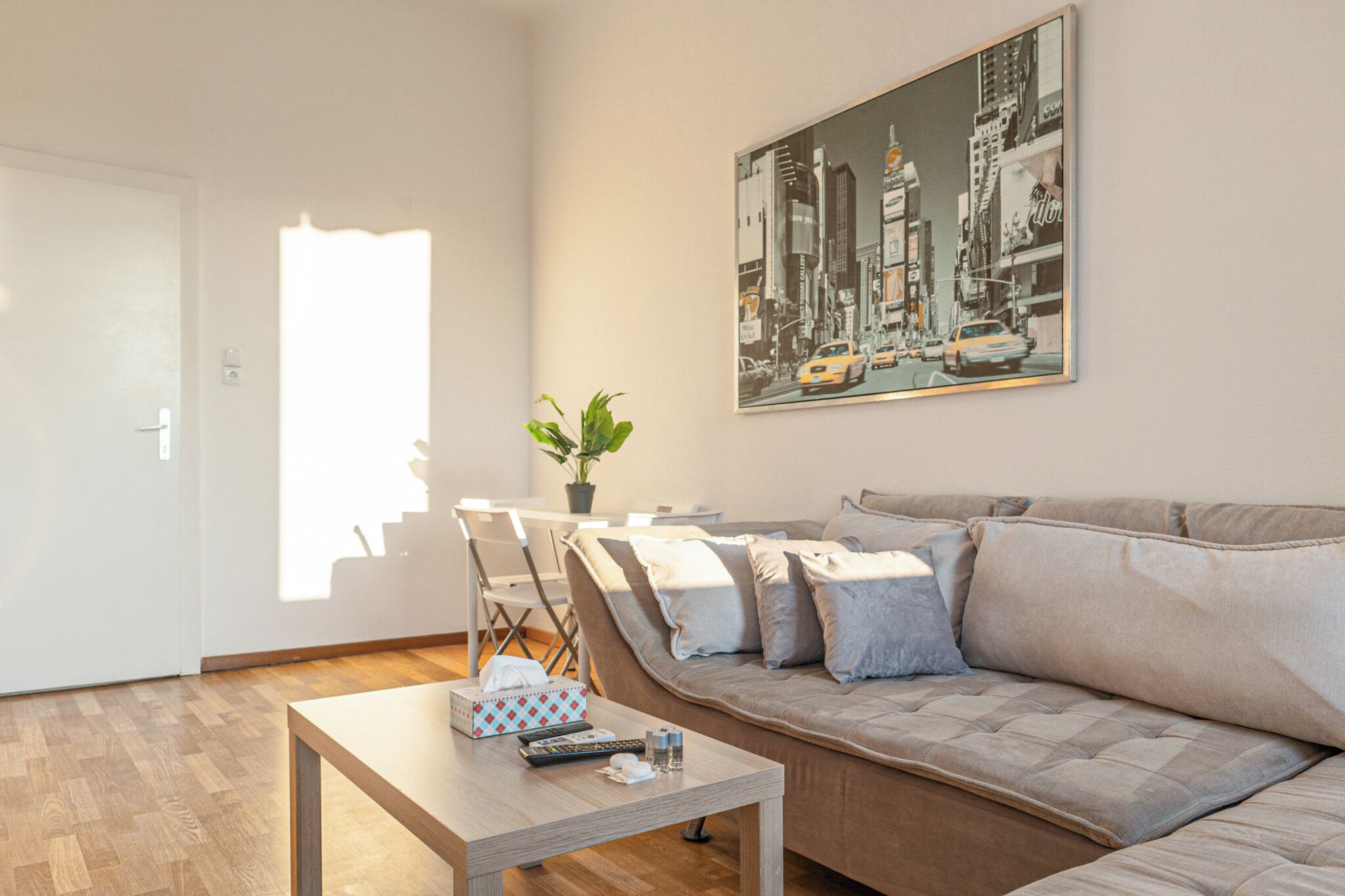 Habitación básica | Tabla de planchar con plancha y wifi gratis