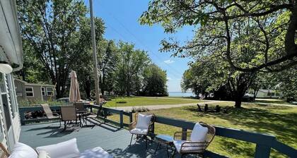 Charming Lakeside 2-bedroom cottage in lovely Alburgh, VT