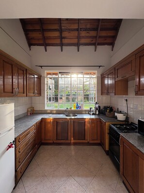 冰箱、微波炉、烤箱