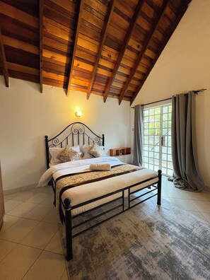 3 多间卧室、熨斗/熨衣板、WiFi、床单