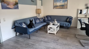 Smart TV, video library - Vacation apartment in prime location on the Moselle with balcony & garden. (Brauneberg)