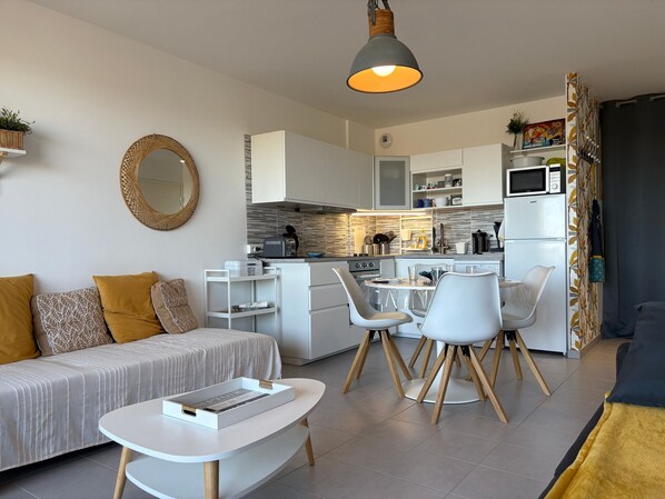 Interior - Modern cozy apartment with terrace and parking, 50m to the beach (Saint-Hilaire-de-Riez)