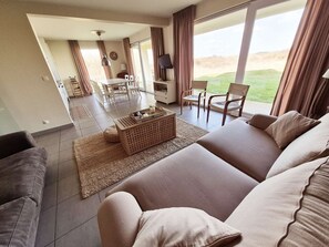 Living area - Charming Ground Floor Apartment with Wifi and Parking, 2 Bedrooms (Wimereux)