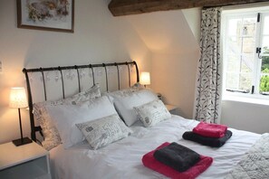 1 bedroom, iron/ironing board, free WiFi, bed sheets - Pet Friendly - Country Cottage - 2 Guests Retreat (Ashbourne)