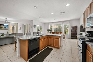 Microwave, dishwasher, high chair - 6 BD/ 5.5 BA/ Bella Vida (450 LF) (Kissimmee)