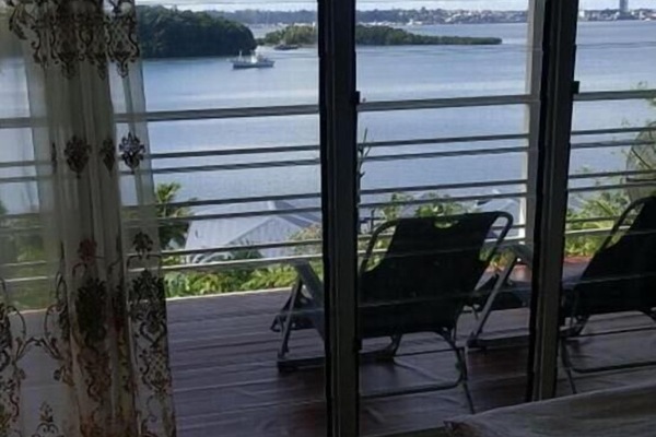 Camera con letto matrimoniale o 2 letti singoli, vista mare | 2 camere, una scrivania, postazione laptop, tende oscuranti