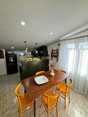 Dining - Cozy apartment for singles, couples and families. Large terrace (Samatzai)