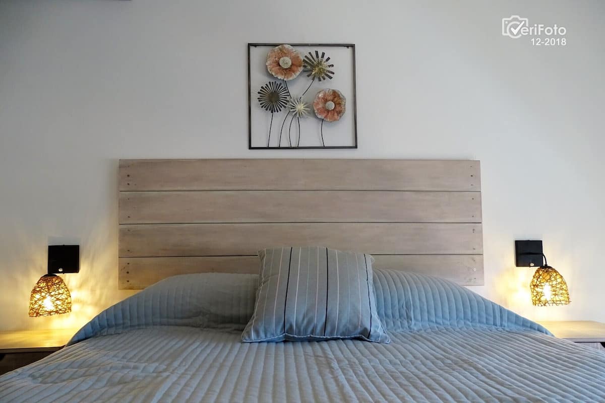 Departamento superior, vista al océano | 1 habitación, ropa de cama de alta calidad y camas con efecto memoria