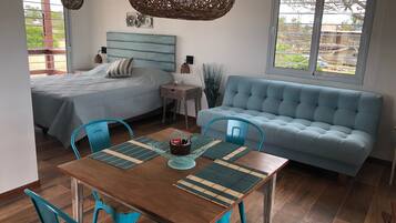 Estudio junior, 1 habitación, vistas al mar | 1 dormitorio, ropa de cama de alta calidad, colchones viscoelásticos