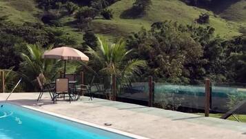 2 outdoor pools