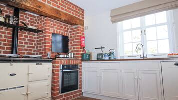 Dishwasher, cookware/dishes/utensils