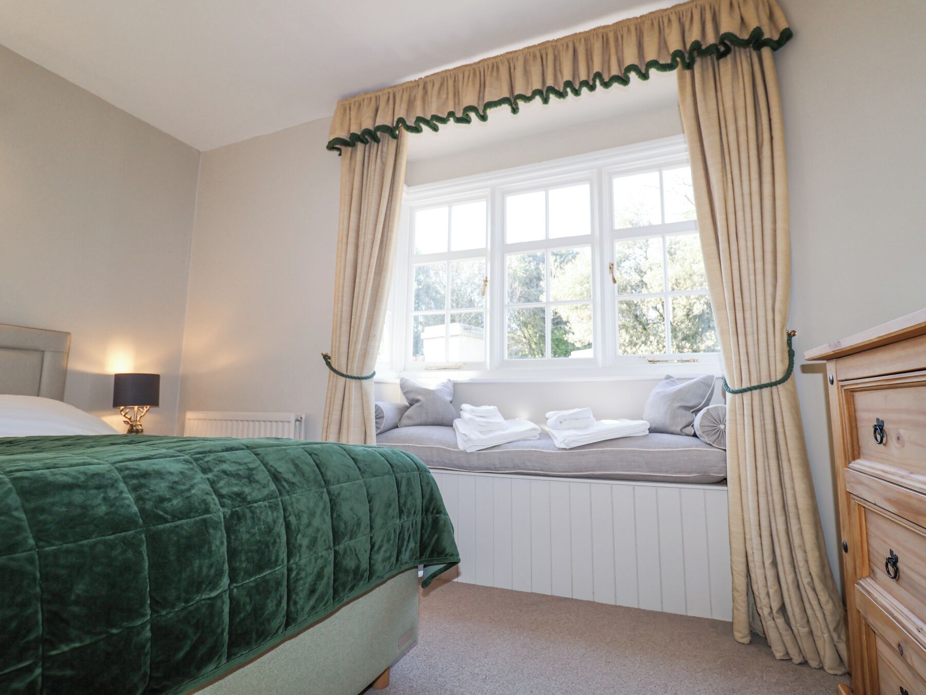 2 phòng ngủ, trang trí khác biệt 