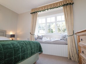 2 bedrooms, individually decorated, individually furnished, free WiFi