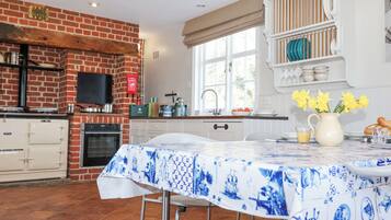 Dishwasher, cookware/dishes/utensils