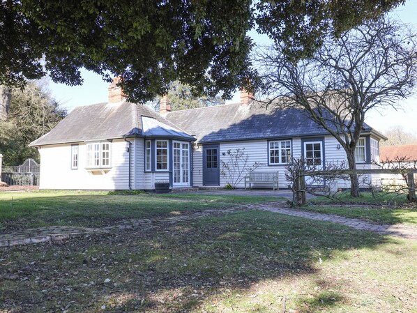 Exterior - Holm Oak Lodge (Clacton-on-Sea)